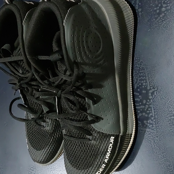 Under Armour jet basketball shoes - Picture 3 of 6